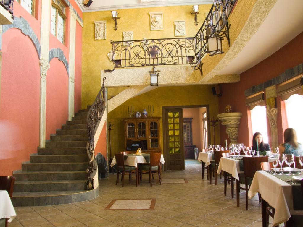 Letuchiy Gollandets Uzhhorod Exterior foto