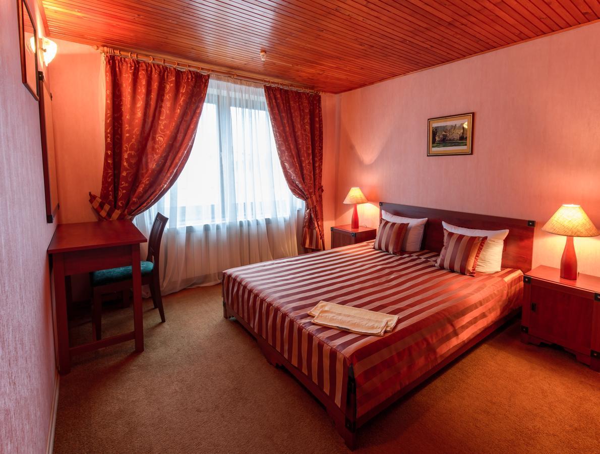 Letuchiy Gollandets Uzhhorod Exterior foto