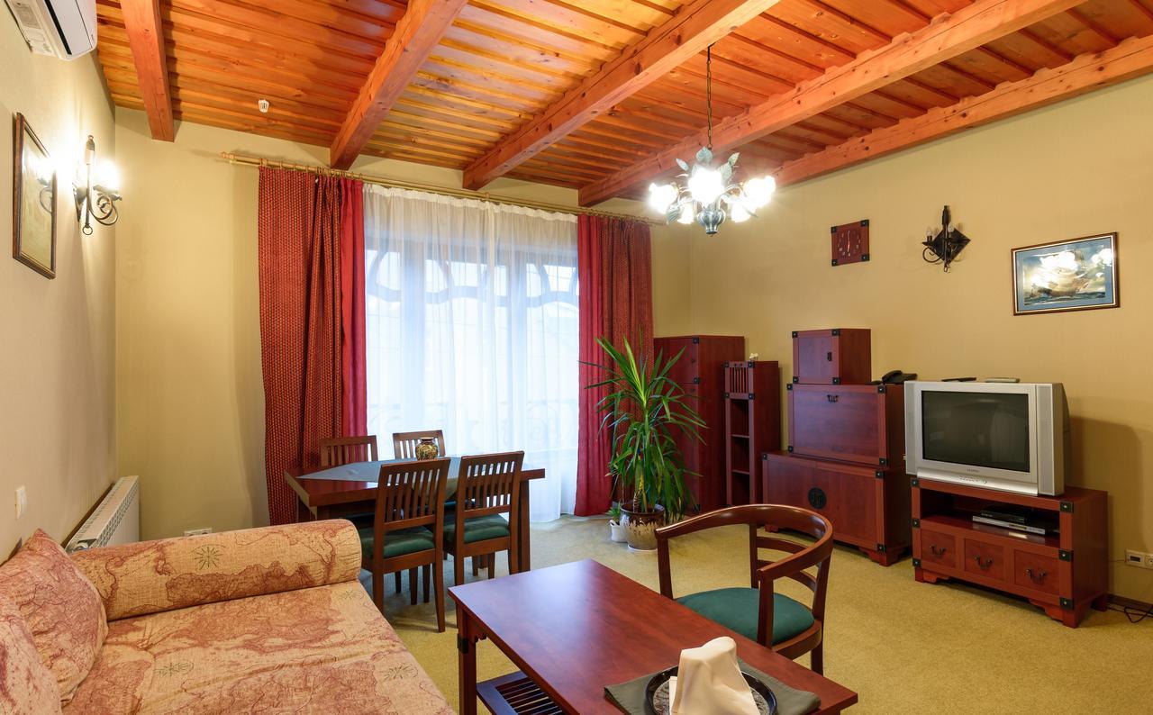Letuchiy Gollandets Uzhhorod Exterior foto